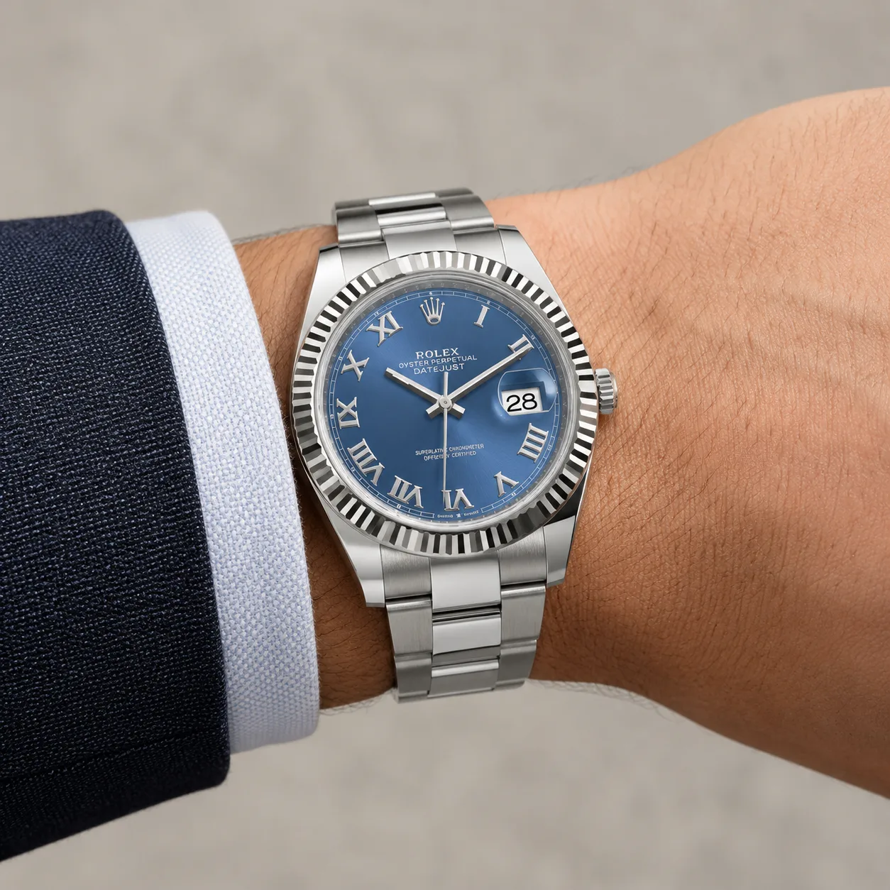 Rolex Datejust m126334-0025 41mm Blue Dial Fluted Bezel 904L Stainless Steel and 18K White Gold AI 头图 4 - 佩戴图 [ai-shot:wrist-shot]