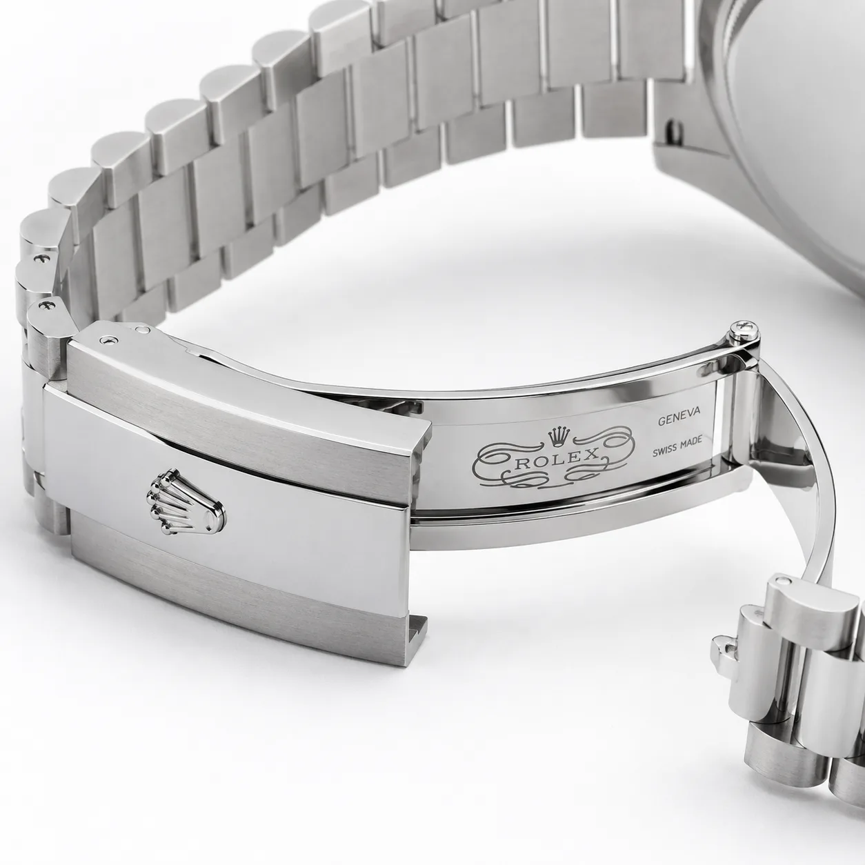 Rolex Day-Date m228236-0008 40mm Olive Green Dial Fluted Bezel 950 Platinum AI 头图 3 - 表扣表链 [ai-shot:bracelet-clasp]