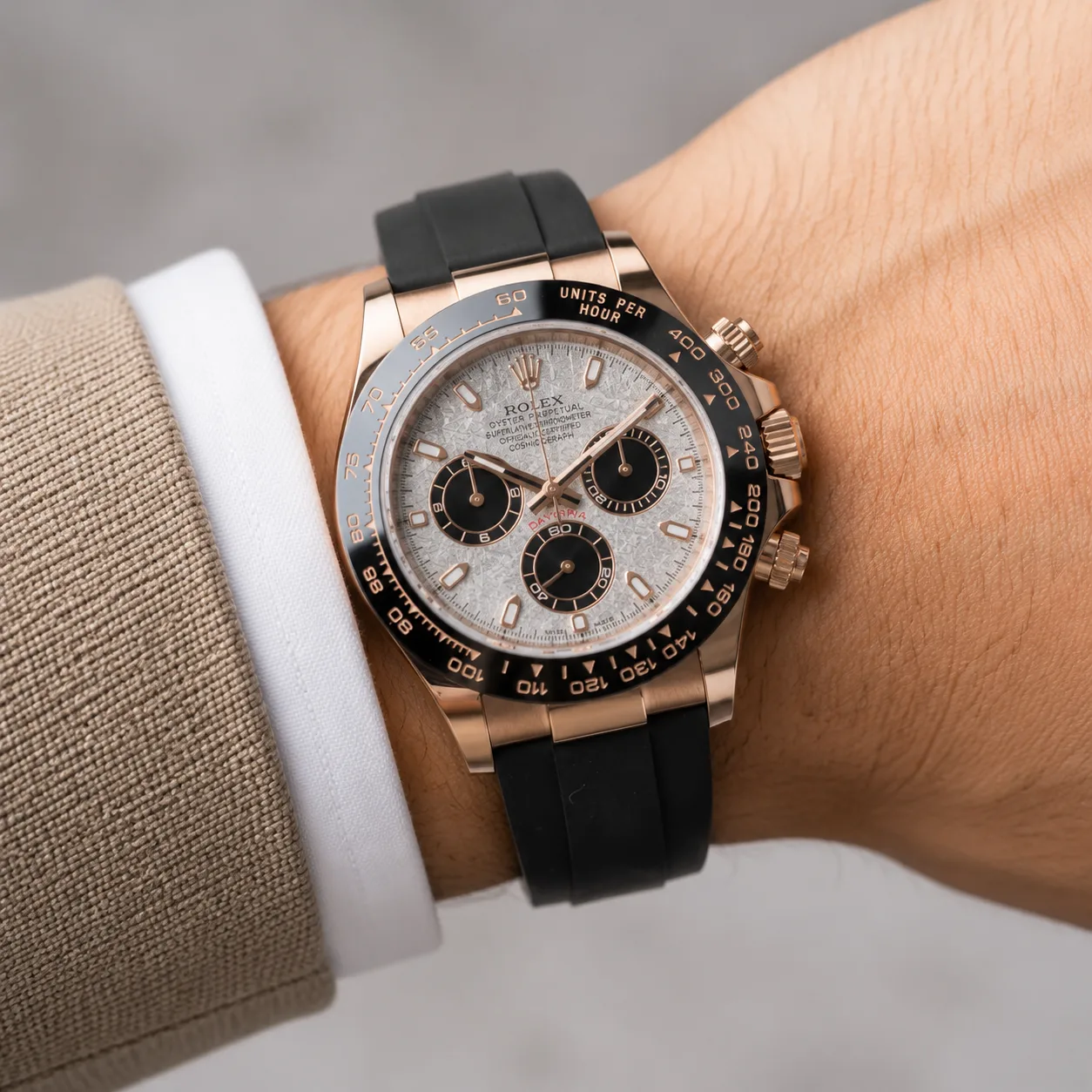 Rolex Cosmograph Daytona 116515LN-0055 Cal.4130 Meteorite Dial Black Bezel Everose Gold AI 头图 4 - 佩戴图 [ai-shot:wrist-shot]