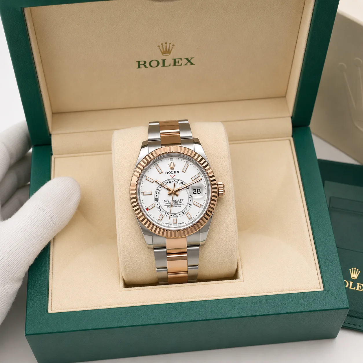 Rolex Sky-Dweller m116681-0002 42mm White Dial Fluted Bezel 904L Stainless Steel and 18K Everose Gold AI 头图 5 - 包装盒 [ai-shot:box-shot]