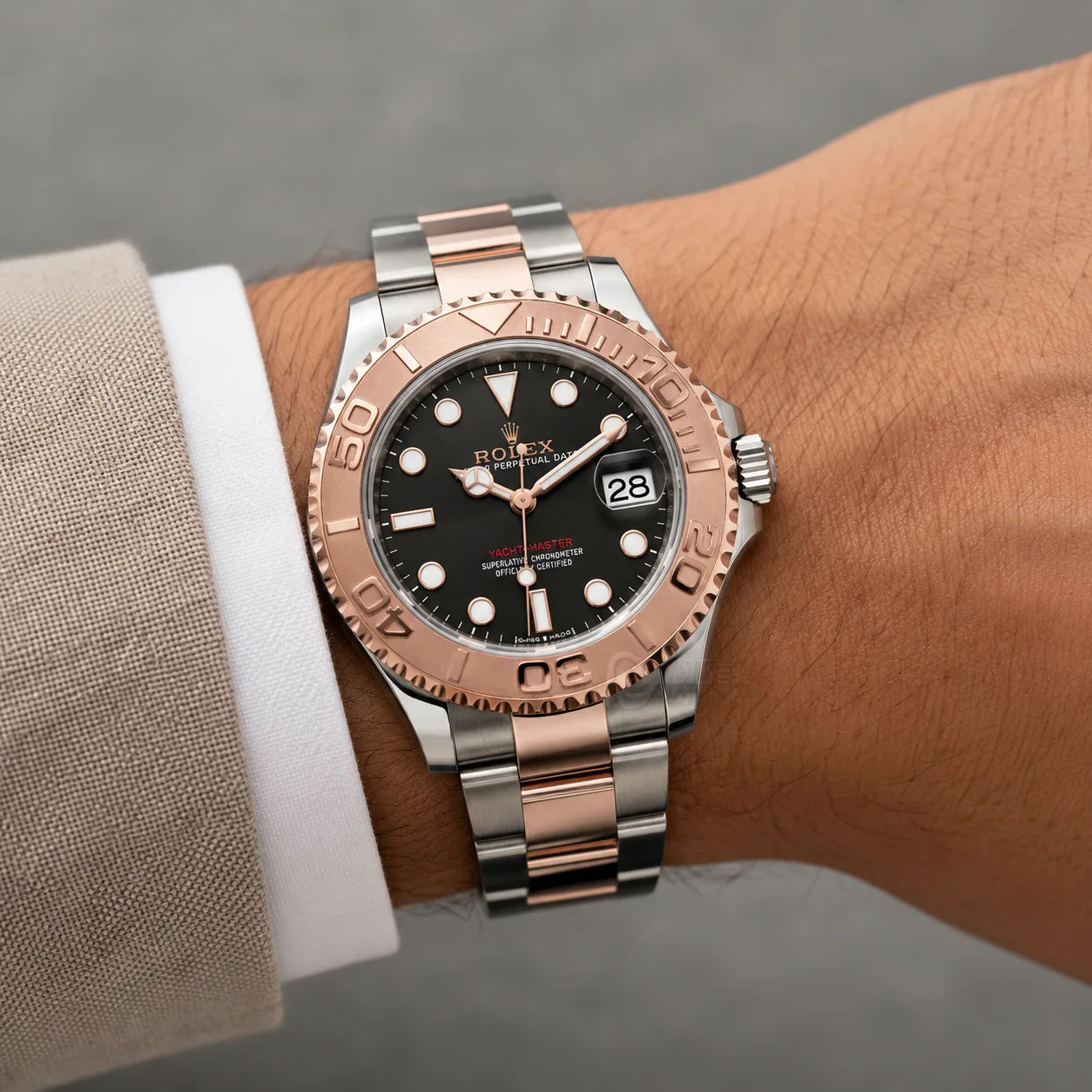 Rolex Yacht-Master m268621-0004 37mm Calibre 2236 Pink / Fluted Bezel 904L Stainless Steel and 18K Everose Gold AI 头图 4 - 佩戴图 [ai-shot:wrist-shot]