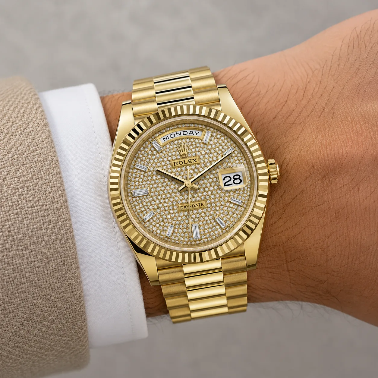 Rolex Day-Date m228238-0054 40mm Calibre 3255 Olive Green / Fluted Bezel 18K Yellow Gold AI 头图 4 - 佩戴图 [ai-shot:wrist-shot]