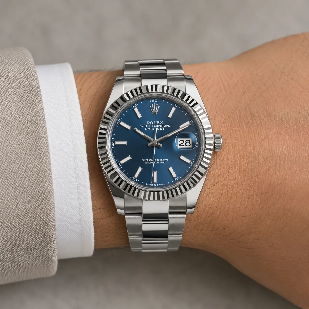 Rolex Datejust m126334-0009 41mm Calibre 3235 Blue / Fluted Bezel 904L Stainless Steel and 18K White Gold AI 头图 4 - 佩戴图 [ai-shot:wrist-shot]